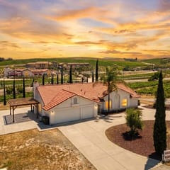 Private 20-Acre Vineyard Home | Walk to Wineries
