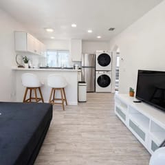 Newly Redone Bayview Apt Steps to Bay & Boardwalk