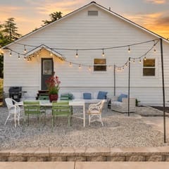 Stylish Retreat. Grand Private Yard. Fire Pit. A/C