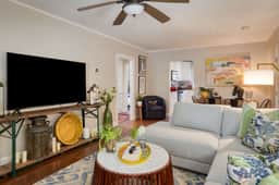 Stylish Retreat. Grand Private Yard. Fire Pit. A/C - Image 5