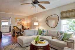 Stylish Retreat. Grand Private Yard. Fire Pit. A/C - Image 4