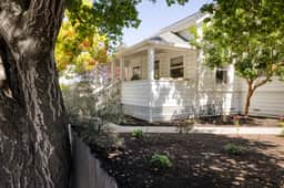 Stylish Retreat. Grand Private Yard. Fire Pit. A/C - Image 3