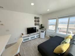 Newly Redone Bayview Apt Steps to Bay & Boardwalk - Image 4