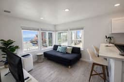 Newly Redone Bayview Apt Steps to Bay & Boardwalk - Image 5