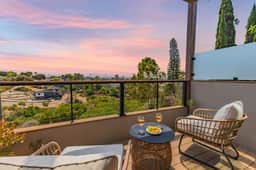 Walkable Tranquil Treetop Escape | Near Everything - Image 3