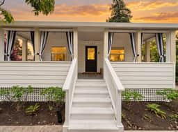 Stylish Retreat. Grand Private Yard. Fire Pit. A/C - Image 2