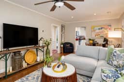 Stylish Retreat. Grand Private Yard. Fire Pit. A/C - Image 5