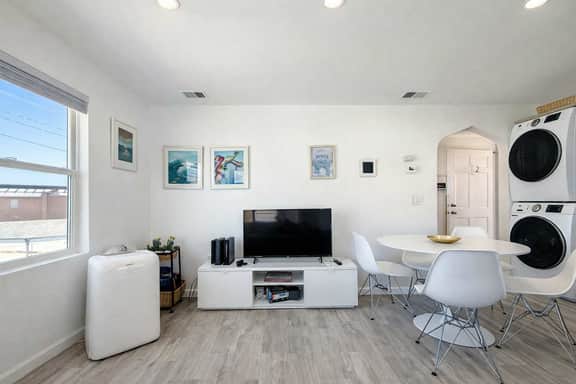 New Top Floor Bayview Apt Steps to Bay & Boardwalk - Image 3