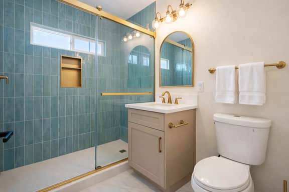 New! Modern 1BR Patio Apartment 3 blocks to Ocean - Image 2