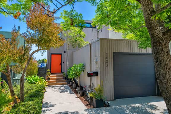 Walkable Tranquil Treetop Escape | Near Everything - Image 2