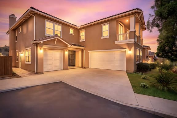 Allura Del Mar Heights Pet-Friendly 5BR Retreat - Image 1
