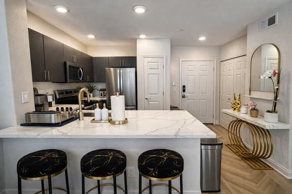 Stylish 1BR Apartment in Little Italy - Image 1