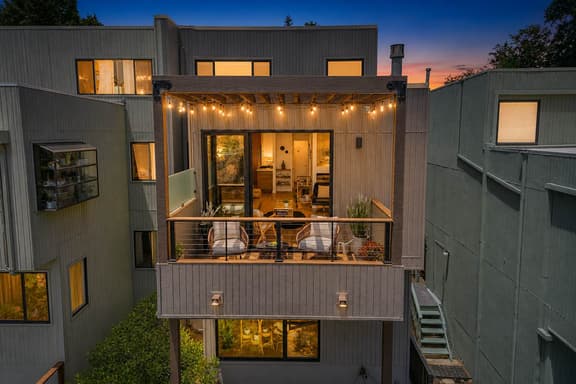 Walkable Tranquil Treetop Escape | Near Everything - Image 1